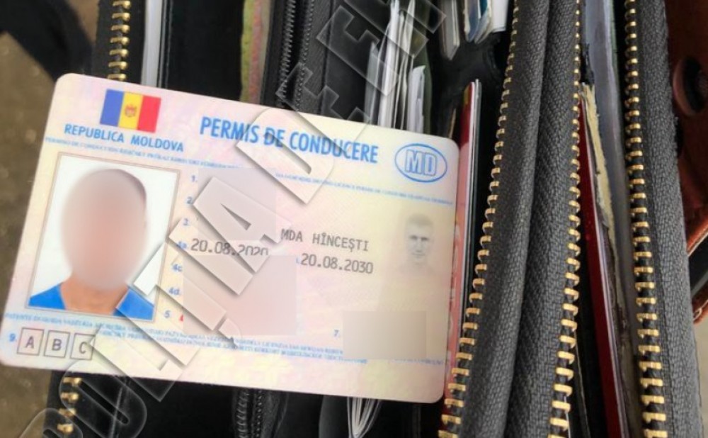 Încercând să facă un bine, s-a ales cu dosar penal. A găsit în Germania un permis moldovenesc iar la frontieră a aflat că-i fals